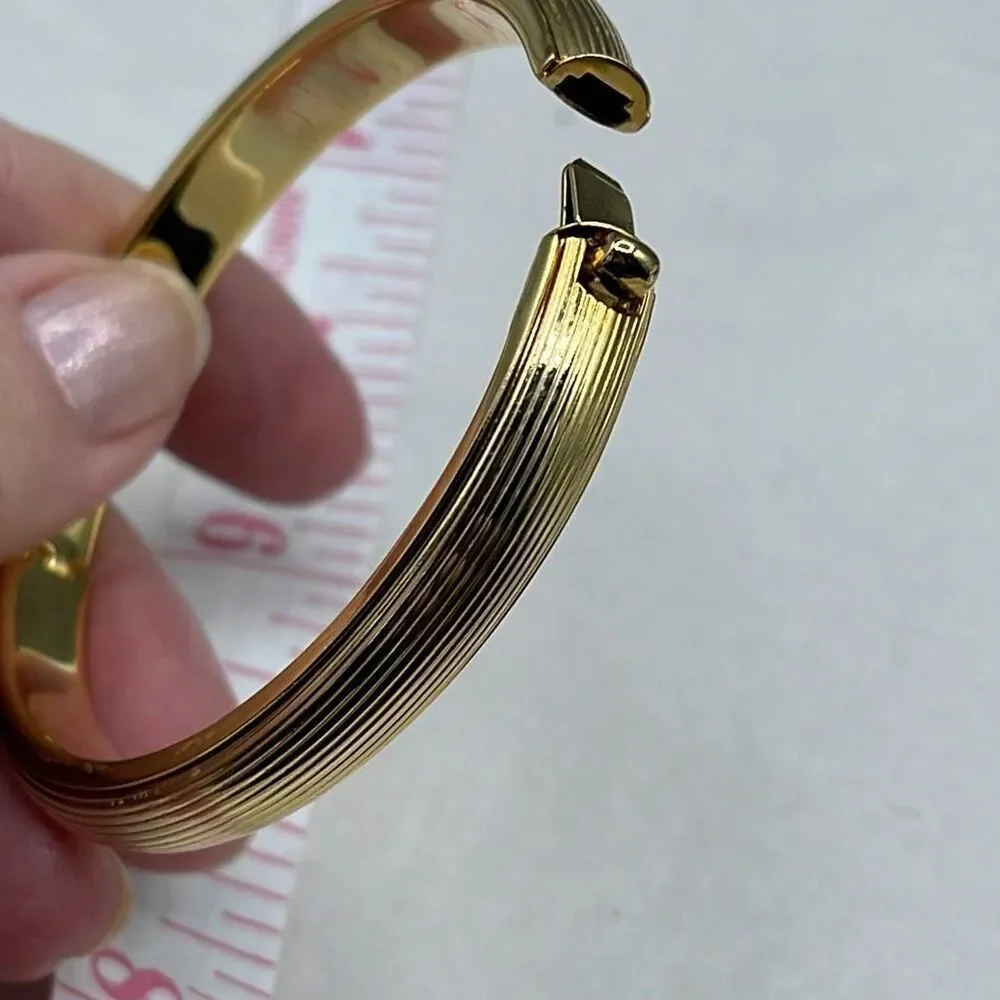 Vintage ribbed gold colored hinged bangle